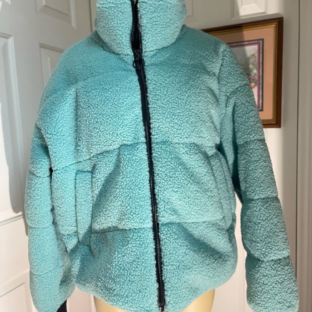 NVLT  NWOT True Tiffany blue and Black Women's Sherpa Puffer Coat.